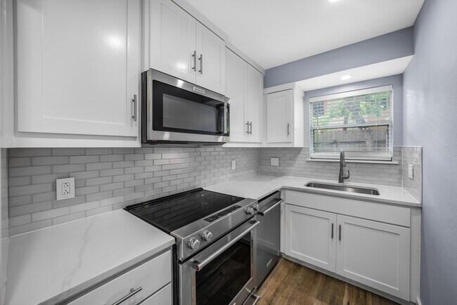 Foto del edificio - 2817 Kinney Oaks Ct