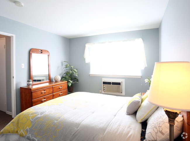 Master Bedroom - Cedarwood Apartments
