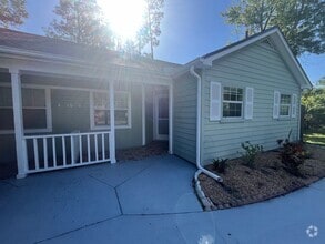 Building Photo - 10 Bradmore Ln