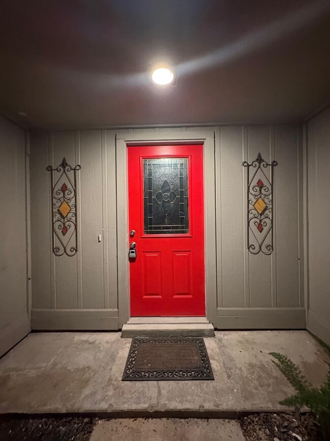 Building Photo - 2026 Briar Ridge Dr