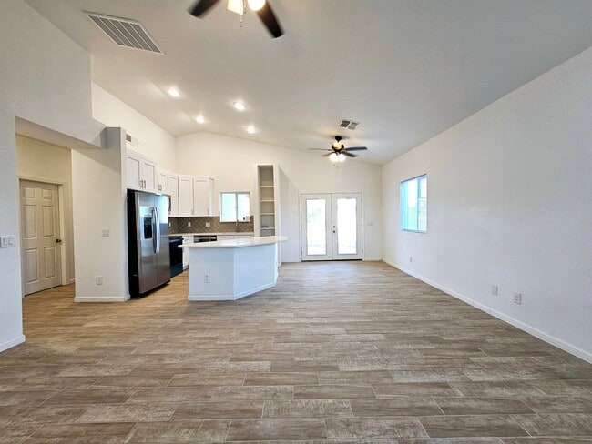 Foto del edificio - 1112 E 4th St