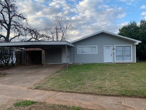 Building Photo - 905 Rickey Pl