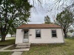 Foto principal - Corner Lot 2 Bedroom 1 bath new Hardwood f...