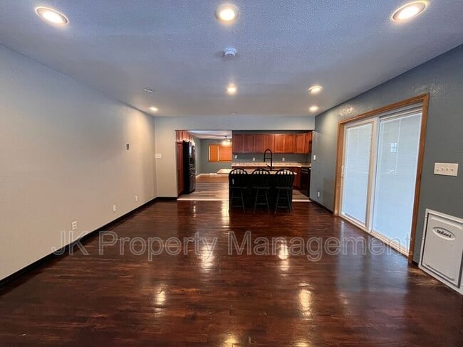 Building Photo - 115 Riverview A