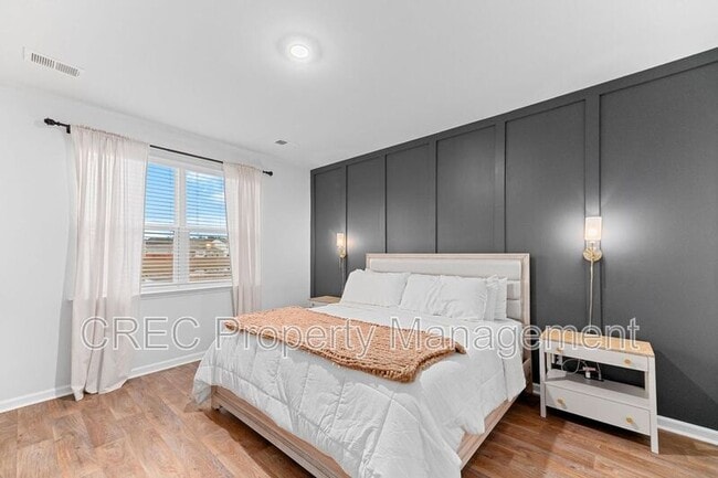 Building Photo - 657 Ladywood Dr