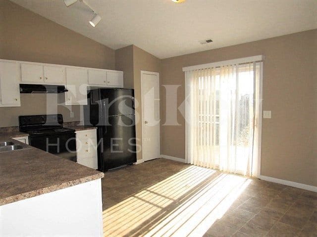 Building Photo - 10235 Lone Wolf Dr