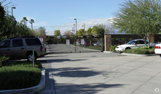 Foto del edificio - The Magnolia at Highland Senior Apartments