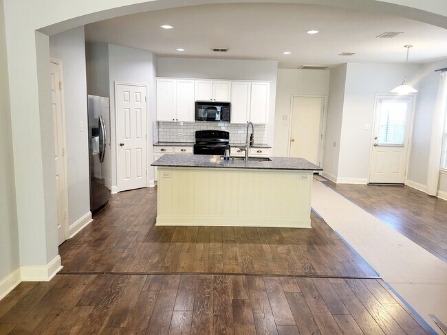 Building Photo - 1128 Jamie Dr