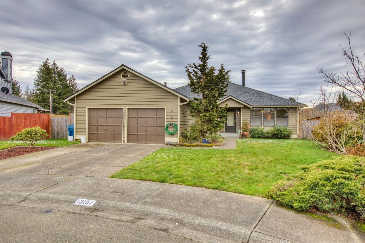 Primary Photo - Bright & Spacious Rambler off of Cul-de-Sac