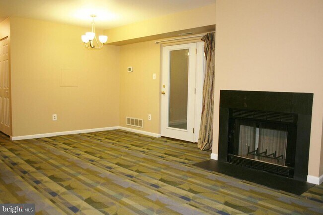Building Photo - 1600 Berry Rose Ct
