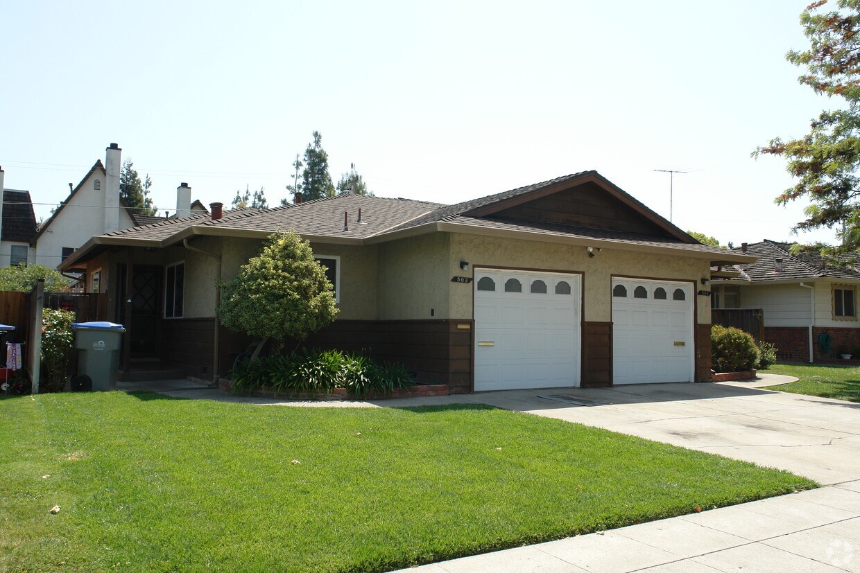 Primary Photo - 502-504 Westlake Dr