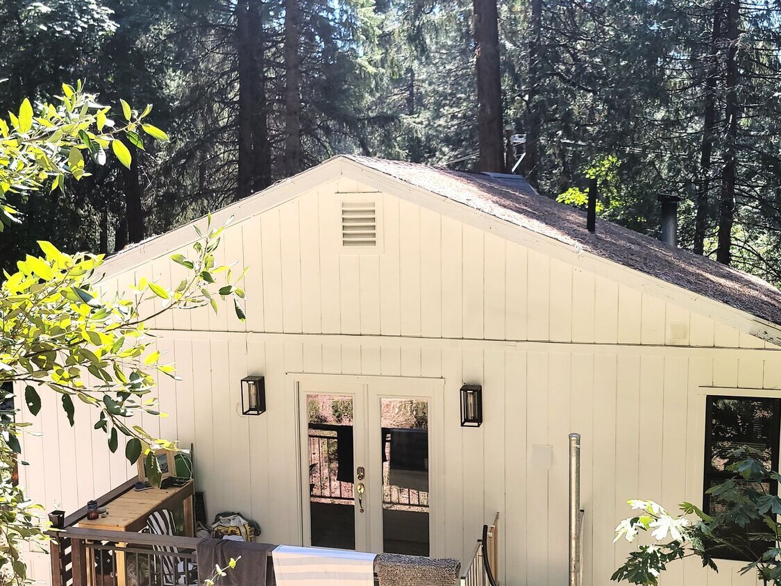 Primary Photo - Renovated Cascade shores apartment