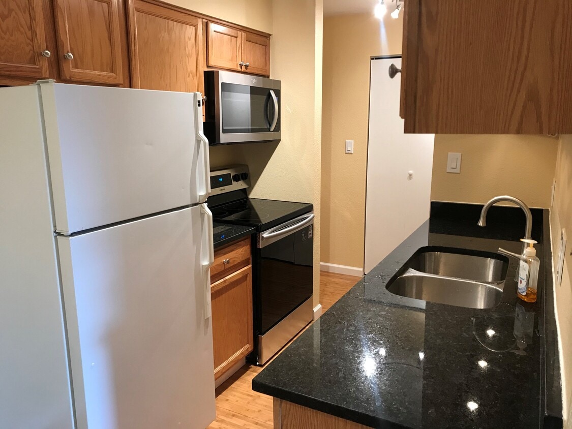 230 E Highline Cir Unit 306, Centennial, CO 80122 Condo for Rent in