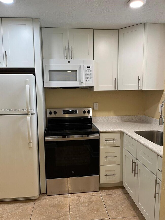 Foto del edificio - 494 NW 165th St