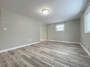 Building Photo - 424 Springville Ave