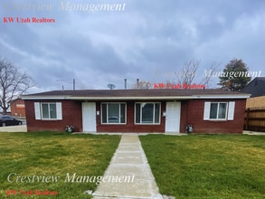 Building Photo - 151-153-153 Claybourne Ave S