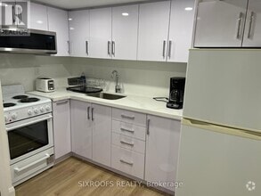 Building Photo - 390 Lake Promenade