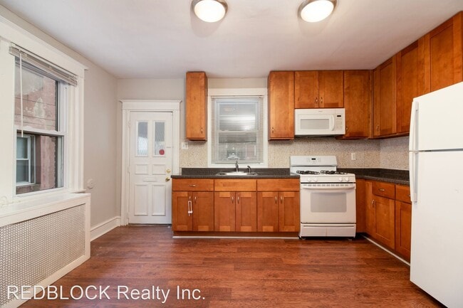 Building Photo - 3 br, 1.5 bath House - 2828 Bridge ST