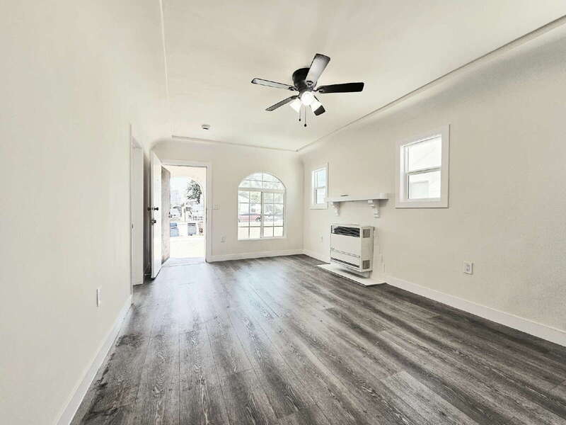 Foto principal - 1129 W 109th Pl