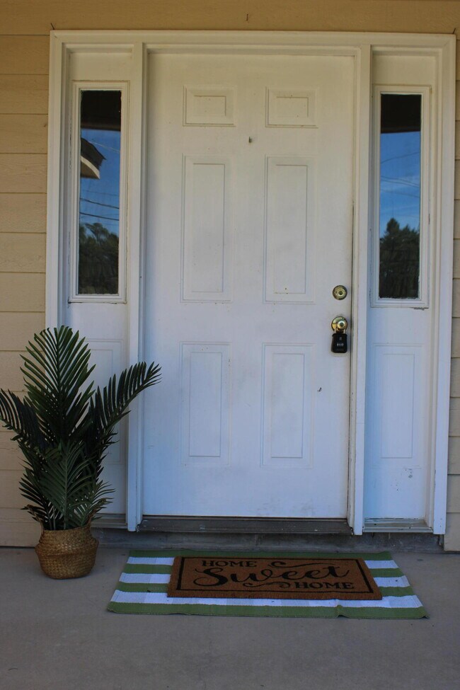 Foto del edificio - 2138 Edgewood Dr