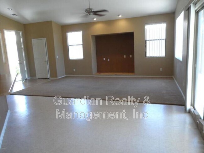 Foto del edificio - 4321 E Augusta Ave