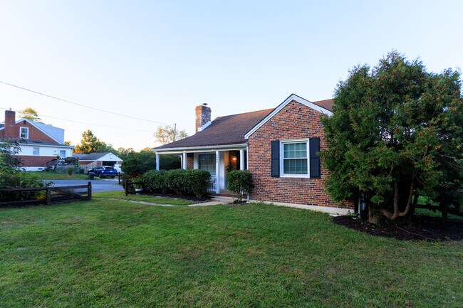 Building Photo - 2900 Cub Hill Rd