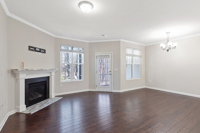 Foto del edificio - **Stylish 3BR Home Near Downtown Apex**