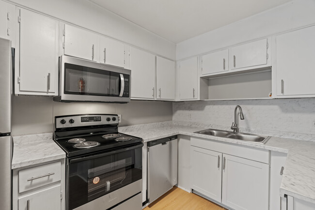 Building Photo - Cedarwood Apartments