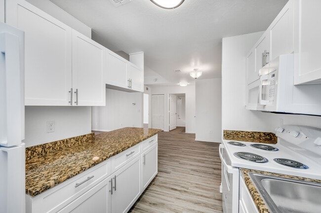 3 Bed / 2 Bath - Uptown Palms Apartments