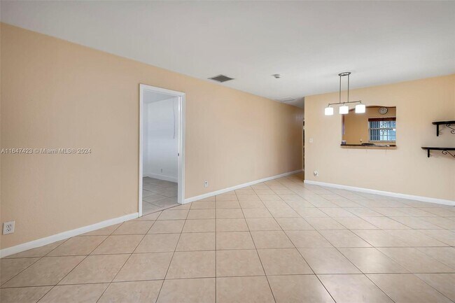 Building Photo - 5711 SW 24th Ave