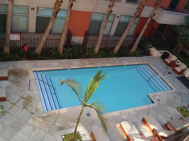 Building Photo - 840 E Green St