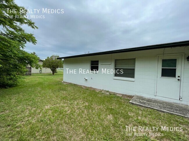 Building Photo - Lovely 2 Bedroom, 1 Bathroom Home in Deland!!