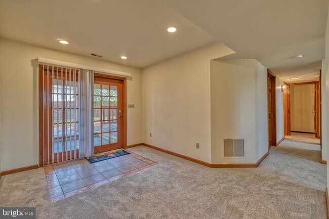 Building Photo - 7745 Meadow Rd