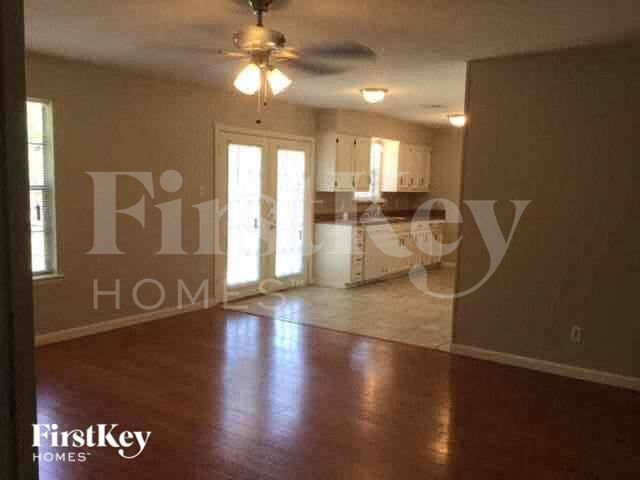 Building Photo - 2017 Paisley St