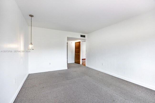 Foto del edificio - 8335 SW 72nd Ave