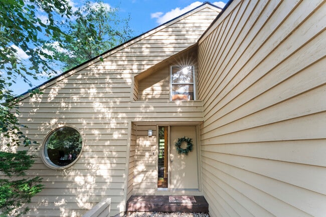 Building Photo - Ceder Hollow