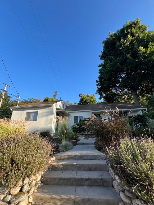 Building Photo - 1216 Oak Grove Dr