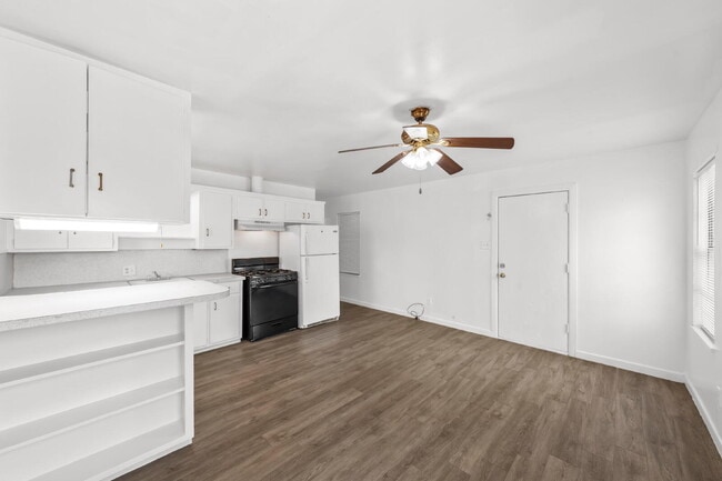 Foto del edificio - Updated 1-Bed Apartment with Private Entry and Huge Storage Room