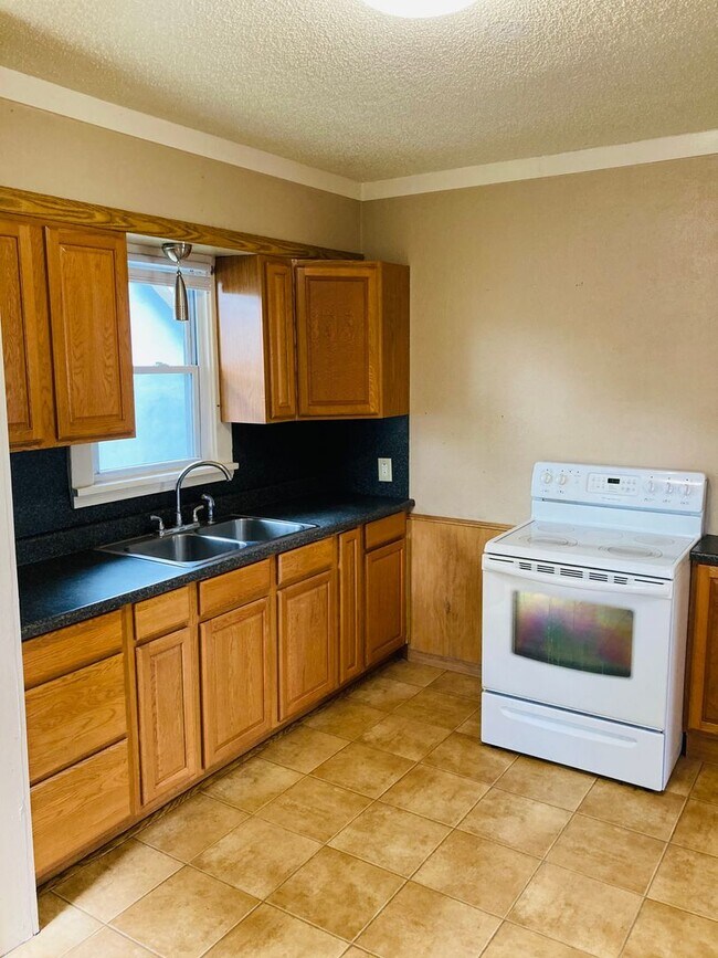 Foto del edificio - Charming Bungalow Near Downtown