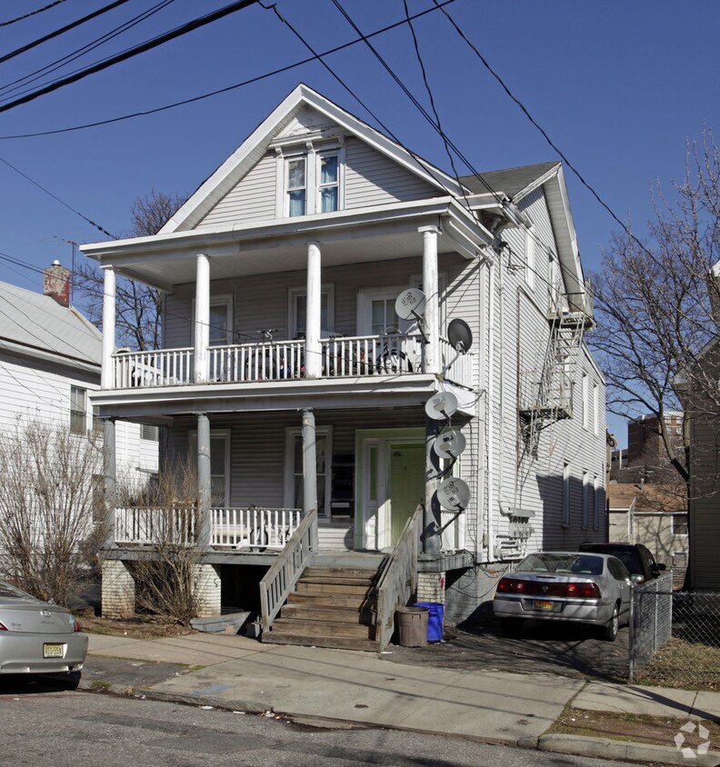 Primary Photo - 209 Redmond St