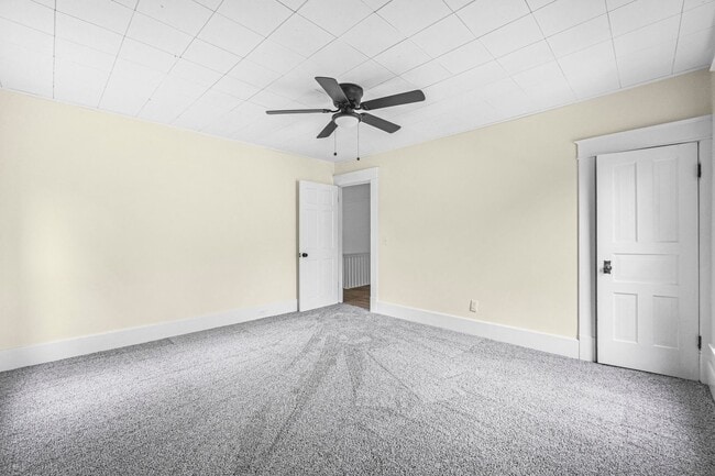 Building Photo - 3 bedroom house in Kendallville! CHRISTMAS SPECIAL!!