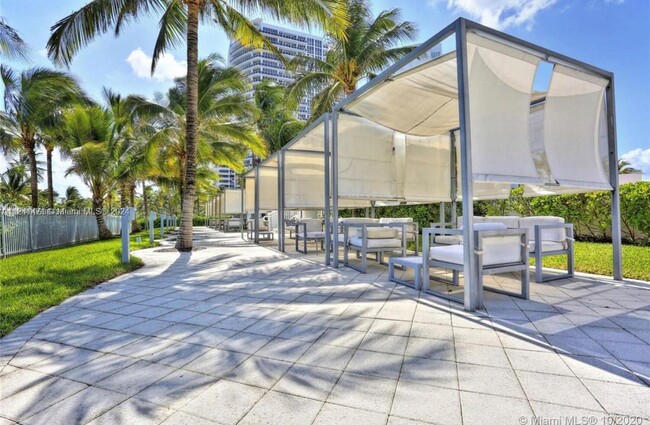 Foto del edificio - 10275 Collins Ave