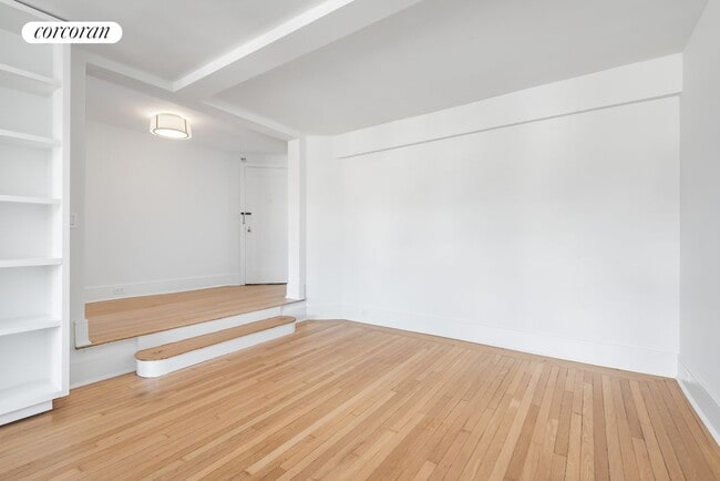 Building Photo - 302 W 12th St
