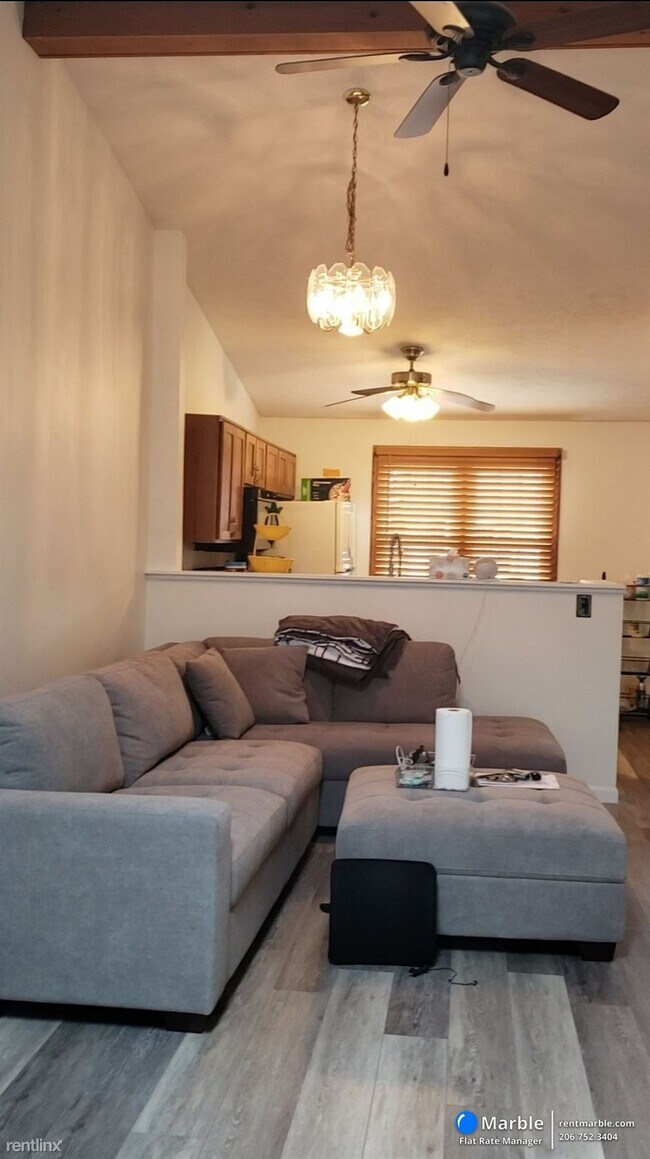 Building Photo - 2 br, 1.5 bath Townhome - 875 Amherst Ln