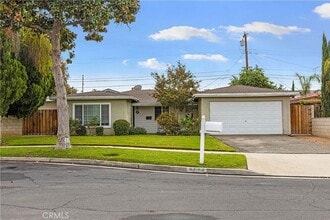 Building Photo - 8228 Oakhurst Pl