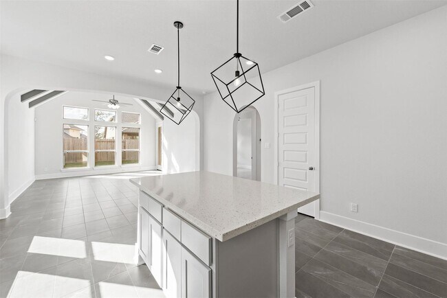 Foto del edificio - Two story. 4 bedrooms. 3.5 baths. Spacious...