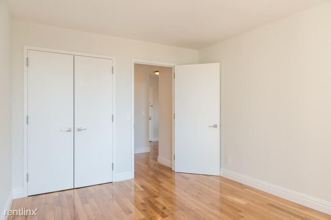 Building Photo - 33 W 48th St