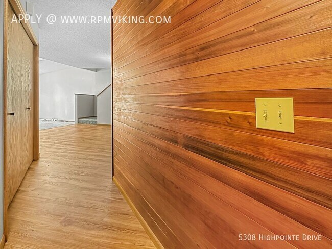 Foto del edificio - 2br 2.5ba 2cg ~ Security Deposit Free Alte...