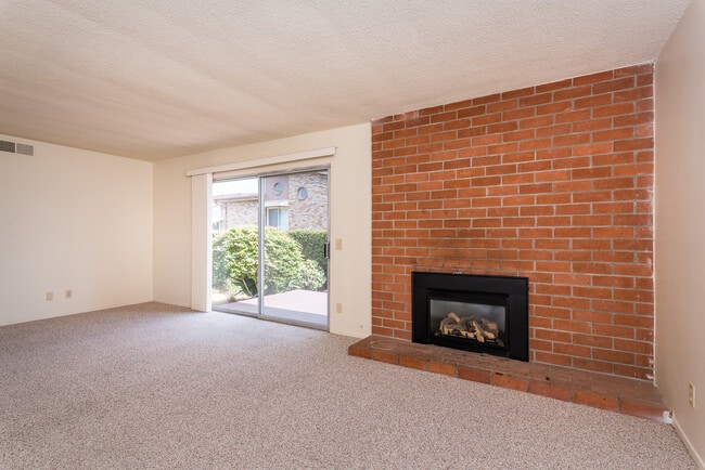 Foto del edificio - 3 bedroom house on large lot