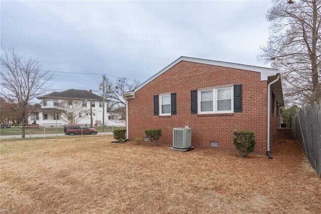 Foto del edificio - 3100 Norway Pl